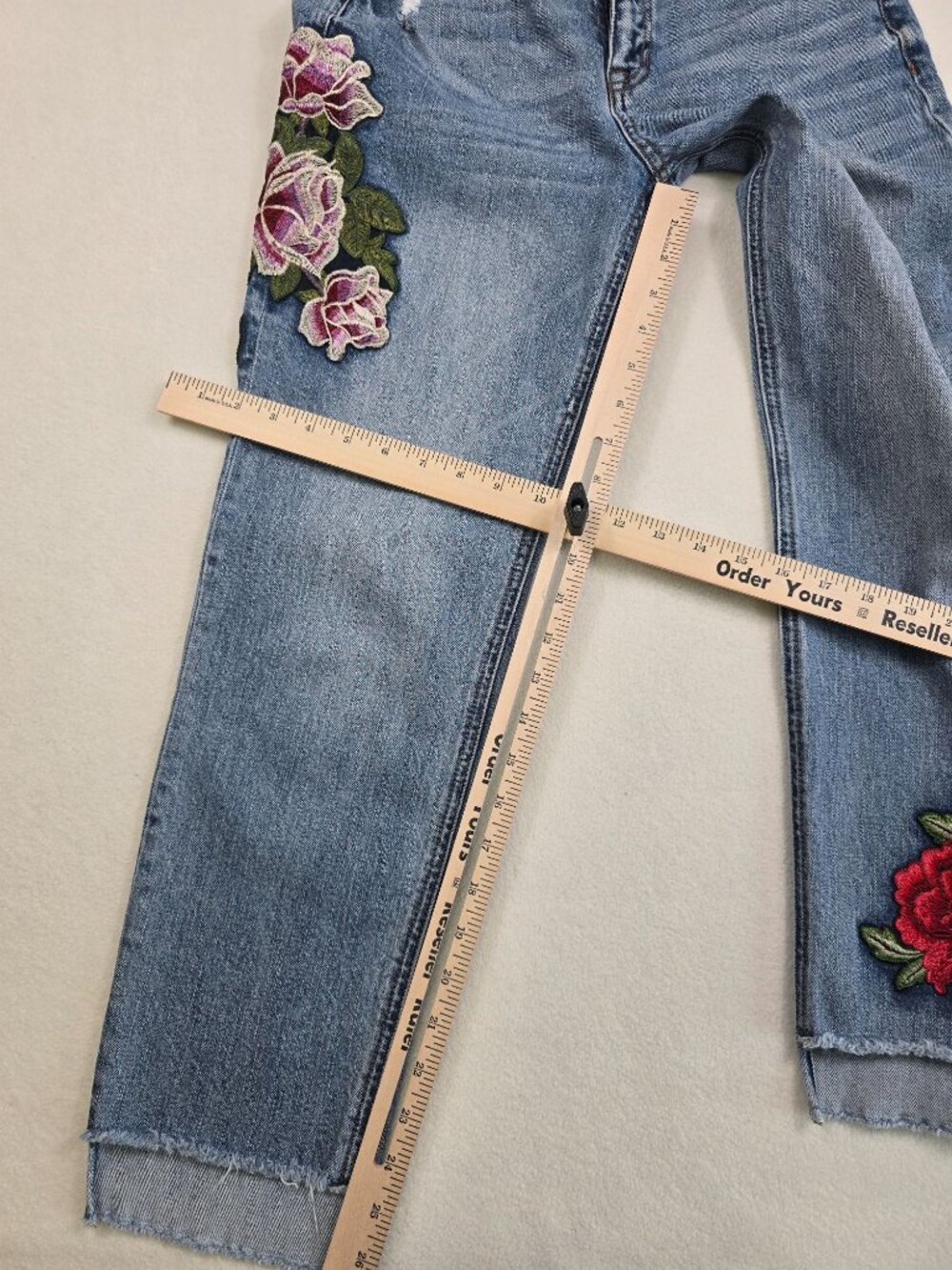 Sneak Peek Womens Floral Embroidered Blue Jeans Size 7 Distressed - Picture 7 of 8